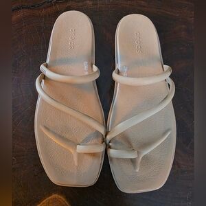 Crocs Women's Miami Toe Loop Sandal Flat 8